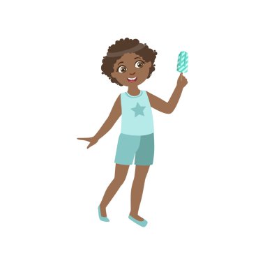 Bir sopa üzerinde dondurma yeme çocuk