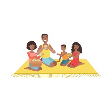 Piknik üzerinde iki çocuklu aile