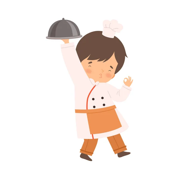 Lindo chico con plato, lindo personaje de chef en uniforme de cocina en la cocina Dibujos animados Estilo Vector Ilustración — Archivo Imágenes Vectoriales