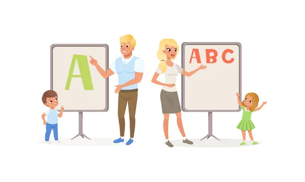 Hombre y mujer enseñando letras del alfabeto de los niños Vector Illustration Set — Vector de stock