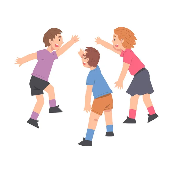 Tres chicos felices dando cinco altos, amigos alegres personajes reunión, felicidad, acuerdo o expresión de alegría estilo de dibujos animados Vector Ilustración — Archivo Imágenes Vectoriales