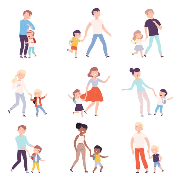 Ouders nemen hun kinderen naar lessen set, Ouders begeleiden hun kinderen naar school of kleuterschool Cartoon Style Vector Illustratie — Stockvector