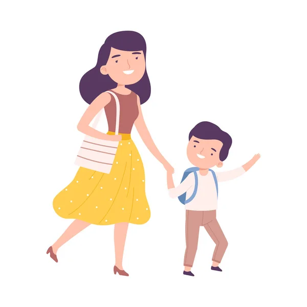 Moeder nemen haar zoon naar school of kleuterschool in de ochtend, ouder en kind wandelen samen met handen cartoon stijl vector illustratie — Stockvector