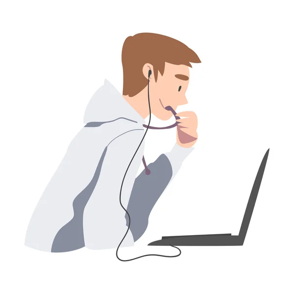 Mann im Headset macht Live-Podcasts auf seinem Laptop Computer Cartoon Style Vector Illustration — Stockvektor