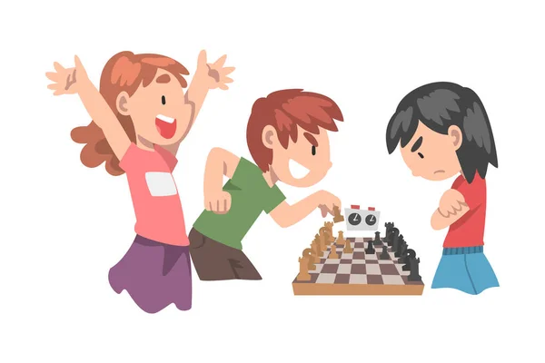 Děti hrající šachovou hru, děti soutěžící v klubu nebo turnaji, volnočasová aktivita, logická hra pro koncepci rozvoje mozku Cartoon Style Vector Illustration — Stockový vektor