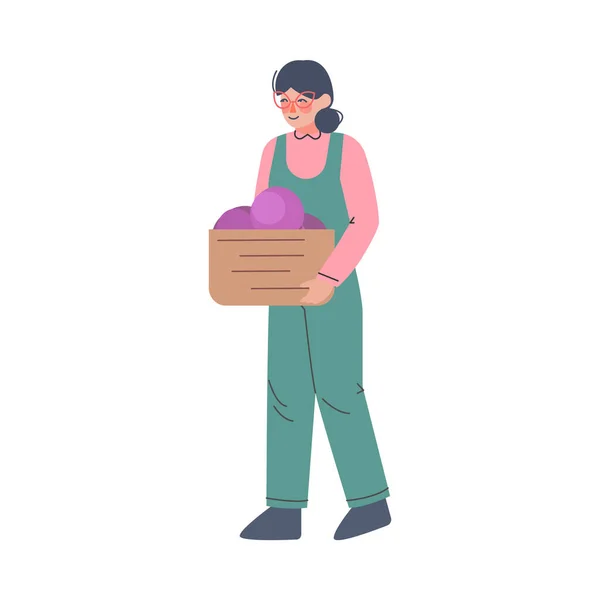 Žena Vinařka nesoucí dřevěnou krabici s čerstvě naběhlými hrozny vína karikatura styl vektorové ilustrace — Stockový vektor