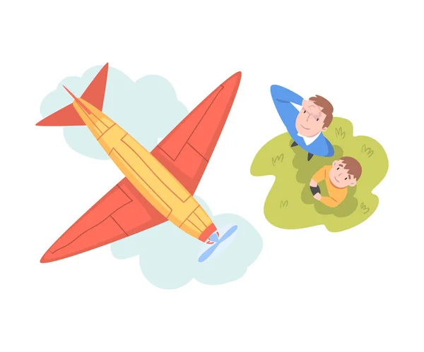 Papá e hijo lanzando Aeromodel o planeador, vista desde arriba de la observación de padres e hijos en el avión volador al aire libre, concepto Aeromodelling Cartoon Style Vector Illustration — Vector de stock
