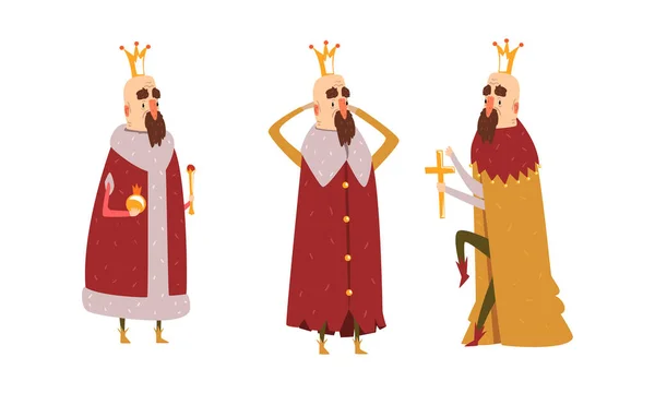 Lustiges König-Charakterset, alter Comic-König mit kahlem Bart, der Goldkrone und Mantel in verschiedenen Aktionen trägt — Stockvektor