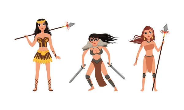 Hermoso conjunto de chicas amazonas, mujeres guerreros antiguos personajes luchando con lanzas y espadas ilustración vectorial de dibujos animados — Archivo Imágenes Vectoriales