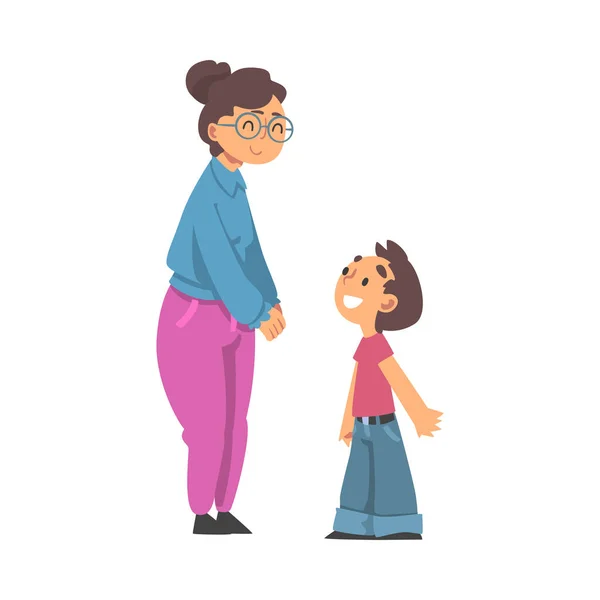 Abuela en gafas de pie y hablando con su nieto Vector Ilustración — Vector de stock