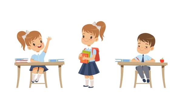 Elementary School Students Studying at School Set, Boys and Girl in School Uniform During Lesson Cartoon Vector Illustration — Image vectorielle