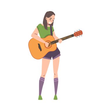 Günlük kıyafetli güzel kız akustik gitar çalıyor, gitarist karakter konser çizgi film stili illüstrasyonunda performans sergiliyor.
