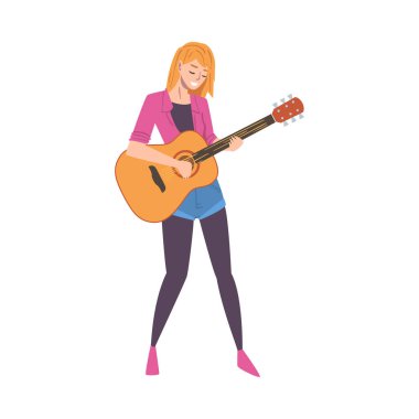 Günlük kıyafetli güzel kız gitar çalıyor, kadın gitarist karakter konser çizgi film stili illüstrasyonunda performans sergiliyor.