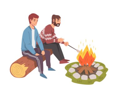 İki Adam Kamp Ateşinin Yanında Oturuyor, Turist İnsanlar Yaz Tatili Çizgi Filmi Şekil Resimlerinde Yürüyüşüyor, Kamp yapıyor ve Rahatlıyor