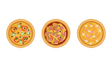 Dilimlenmiş Sosis ve Pastırma ile kaplı Yuvarlak Düz Hamur Pizzalı İtalyan Yemeği