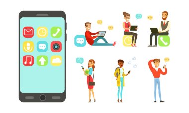 Modern Gadget Seti, Neşeli Erkek ve Kadın Muhabbeti, Akıllı Telefon, Tablet PC ve Dizüstü bilgisayar Bilgisayarları Çizim Vektör Resimleri Kullanan Gençler