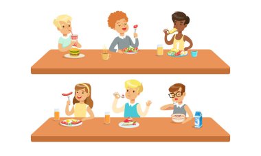 Sevimli Neşeli Çocuklar Masa ve Yemek Seti, Sağlıklı ve Sağlıksız Beslenme Vektörü Çizimi
