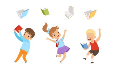 Sevimli çocuklar neşeyle zıplıyor ve kitapları hava vektörü setine fırlatıyor.