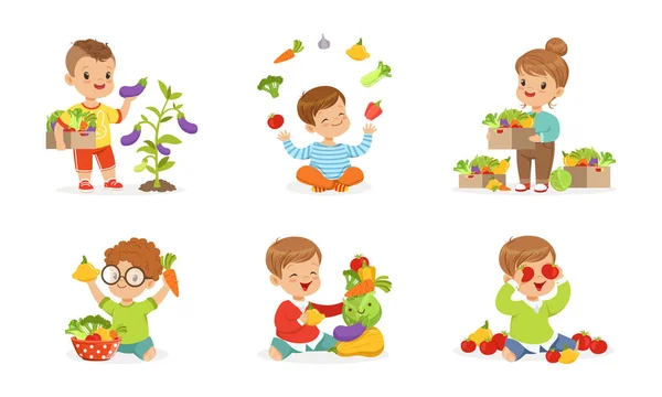 Little Children at Garden Bed with Ripe and Juicy Vegetables Vector Set — Stock Vector