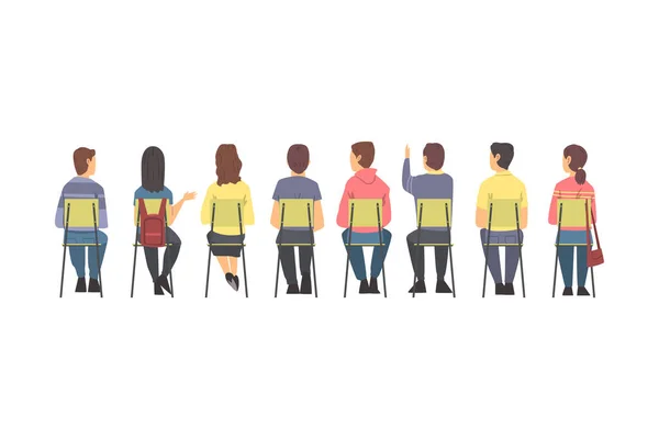 Тренинг с персонажами, сидящими в ряд на стульях, слушая векторную иллюстрацию — стоковый вектор