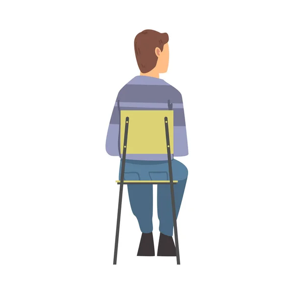 Junger Mann, der auf Stuhl sitzt, hat einen Schulungskurs und hört dem Dozenten zu — Stockvektor