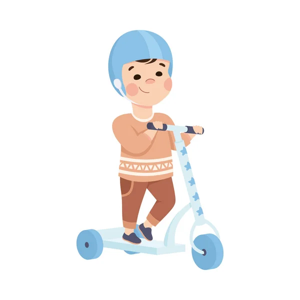 Niño pequeño en casco montando en patada Scooter empujando el suelo Vector ilustración — Archivo Imágenes Vectoriales