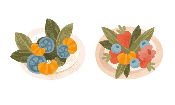 Comida saludable en platos Set, Mangostán, Mandarina, Cítricos, Fresa, Arándanos, Ilustración de Vectores de Dibujos Animados de Frambuesa — Vector de stock