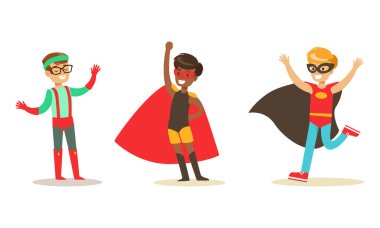 Süper kahraman kostümlü mutlu erkek ve kızlar, maskeli balo partisinde eğlenen süper çocuklar vektör ilüstrasyonu.