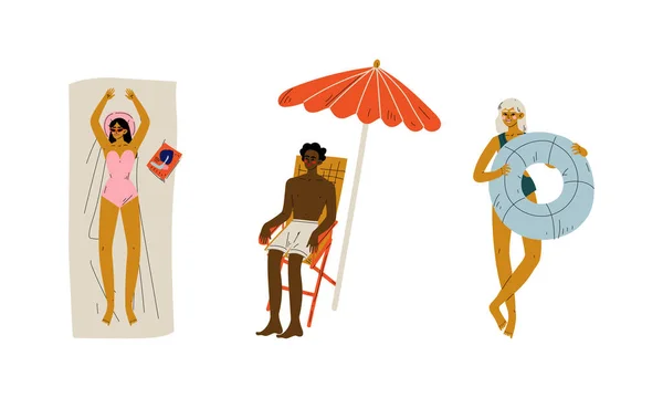 Personnages de personnes ayant des vacances d'été sur la mer port de maillot de bain et de bain de soleil ensemble vectoriel — Image vectorielle