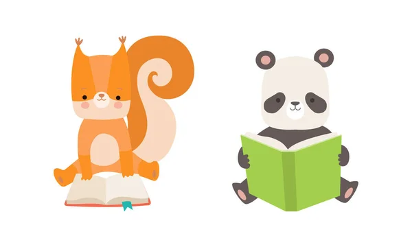 Vtipné Baby Zvířata Čtení Knihy Set, Rozkošné Malá veverka a panda Bear Sedící a učení, Děti Vzdělávání Koncept Cartoon Vector Illustration — Stockový vektor