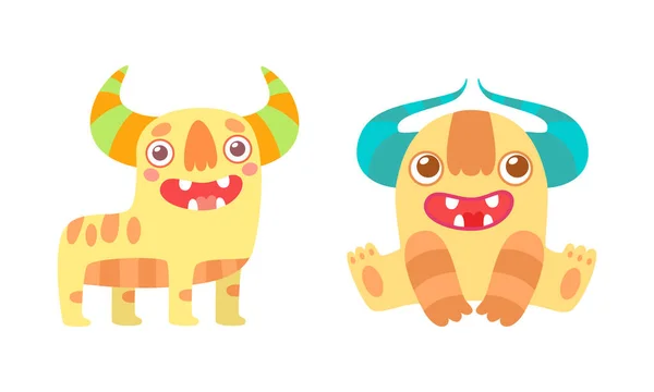 Vriendelijke kleine Monsters Set, Leuke Grappige Monster Karakters Cartoon Vector Illustratie — Stockvector