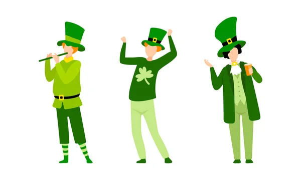 Uppsättning unga män i gröna irländska traditionella kostymer firar Saint Patrick s Day Holiday tecknad vektor Illustration — Stock vektor