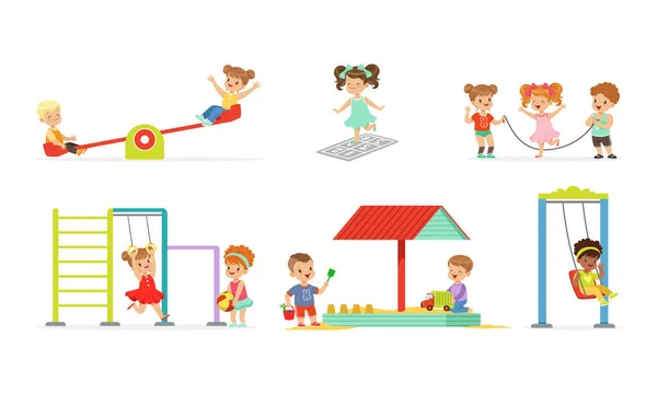 "Маленькі діти бавляться і веселяться" на Playground Swinging on Seasaw and Sitting in Sandbox Vector Set — стоковий вектор