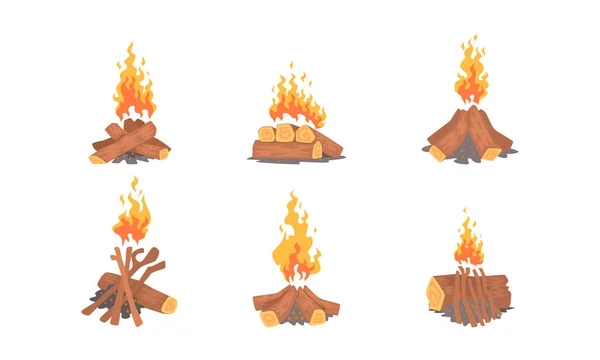Campfire ή Bonfire με Pile of Woods ή Lumber Blazing με Fire Sparks Vector Set — Διανυσματικό Αρχείο