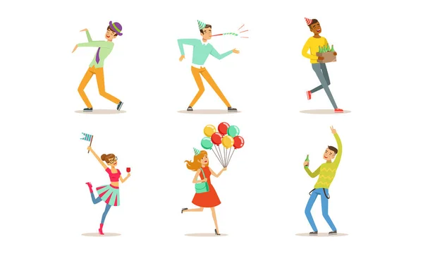 Conjunto de personas felices divirtiéndose en la fiesta de cumpleaños, amigos celebrando vacaciones Dibujos animados Vector Ilustración — Vector de stock