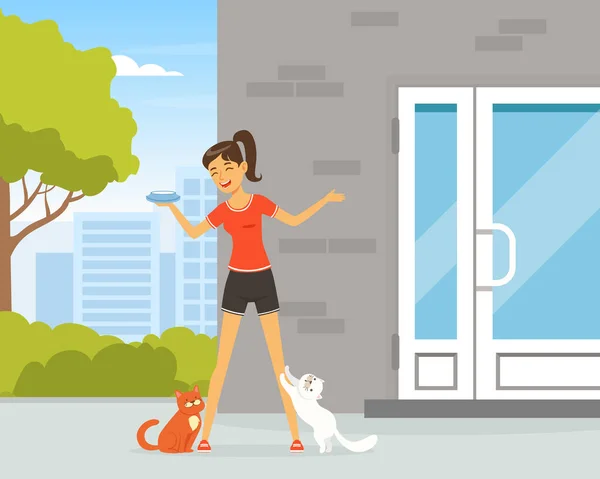 Lachende Frau mit Milchschale beim Füttern von Straßenkatzen Vektor Illustration — Stockvektor