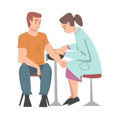 Beyaz Önlüklü Kadın Doktor, Kan Vektörü Resmini Çeken Hasta 'ya Tıbbi Muayene