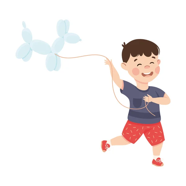 Mały chłopiec w dzieciństwie bawiąc się z balonem Pies figurka wektor ilustracji — Wektor stockowy