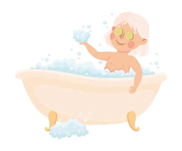 Petite fille blonde dans son enfance se baignant dans la baignoire avec de la mousse Illustration vectorielle — Image vectorielle