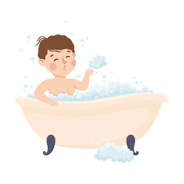 Pequeño niño bañándose en la bañera comprometido en la actividad diaria y la rutina diaria Vector Ilustración — Vector de stock