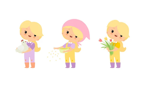 Маленькая блондинка в комбинезоне на ферме кормит птицу и держит набор векторов цветов тюльпана — стоковый вектор