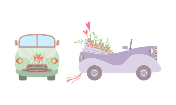 Coche Vintage decorado con flores y cinta como conjunto de vectores de vehículo retro de boda — Archivo Imágenes Vectoriales