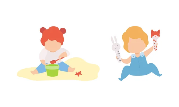 Ensemble vectoriel de jouets de jeu de bébé garçon et fille assis sur le sol et dans le bac à sable — Image vectorielle