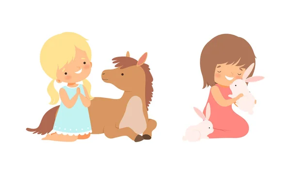 Söt liten flicka interagerar med djur i Petting Zoo Vector Set — Stock vektor