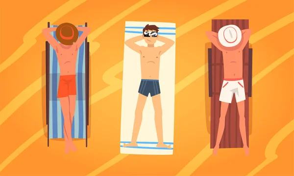 男性キャラクター日光浴サンディビーチのブランケットに横たわって暑い夏を楽しむベクトルセット — ストックベクタ