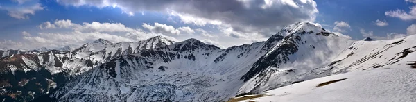 Panoramatický pohled na zasněžený západní Tatry — Stock fotografie