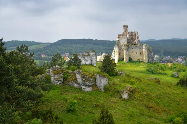 Krajina Mirow hradní zříceniny v Polsku — Stock fotografie