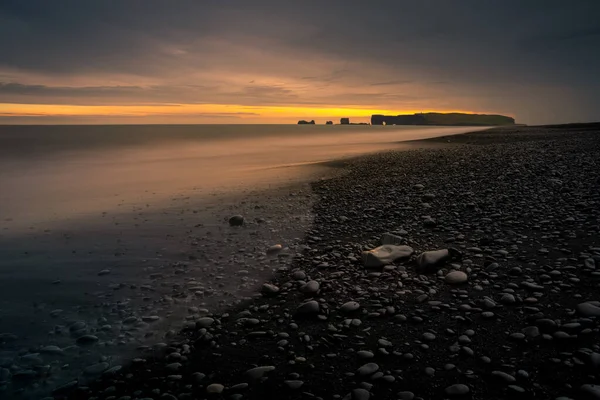 Pôr Sol Sobre Península Dyrholaey Como Visto Praia Preta Reynisfjara — Fotografia de Stock