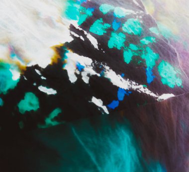 Aquarelle Yazdır. Neon Tie Dye Batik. Şeffaf duvar kağıdı. Boya yamalı kravat. Siyah suluboya deseni. Soyut Poster. Asit Gökkuşağı Kirli Resim. Sanatsal Kirli Sanat. Suluboya Doku.