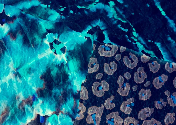 Mor Kirli Sanat Arkaplanı. Sanatsal Kirli Sanat. Suluboya Baskı. Aquarelle dokusu. Banner 'a su sıçrat. Turkuaz fırçalı grafiti. Kravat boyası baskısı. Yeşil Islak Sanat Yazıcısı. Mavi kravat boyası..